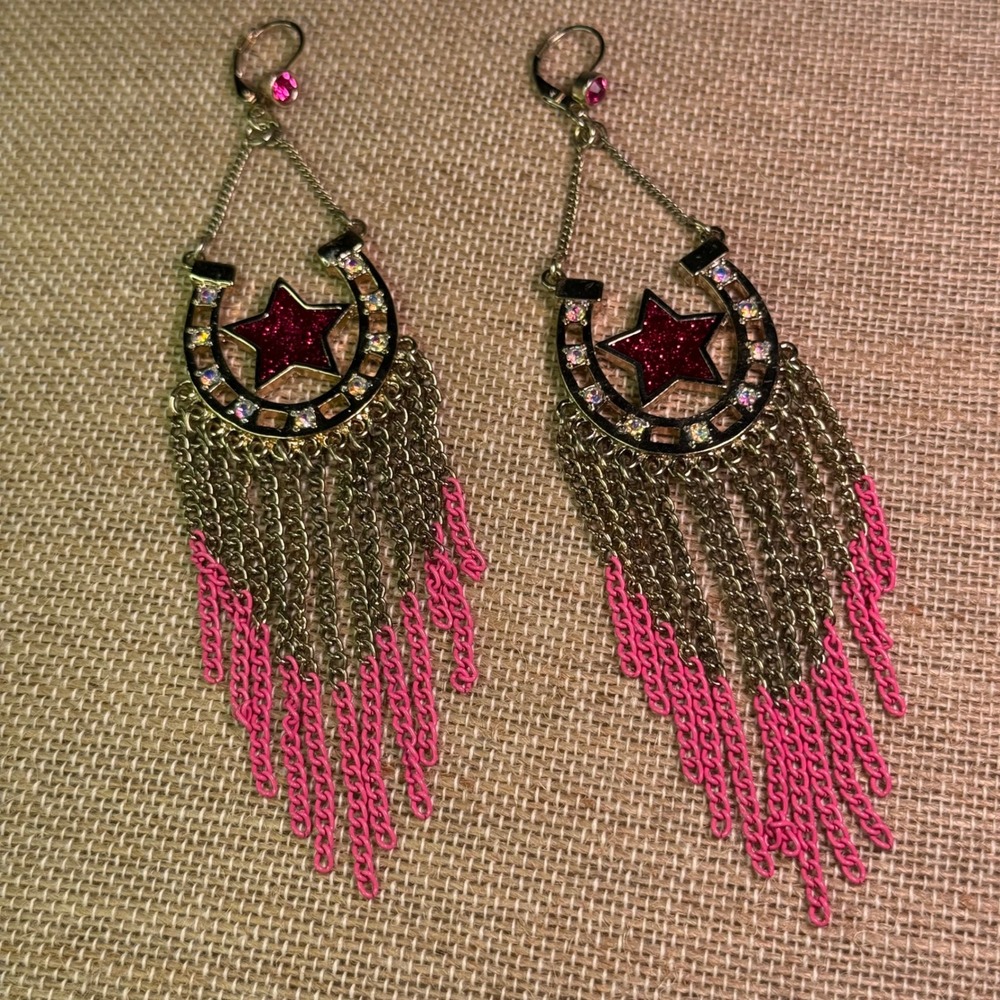 BETSEY JOHNSON Rare Pink Horseshoe Chandelier Statement Earrings - Picture 7 of 9